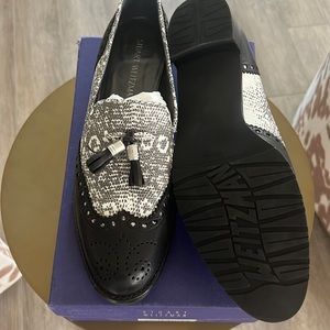 Black n white flats